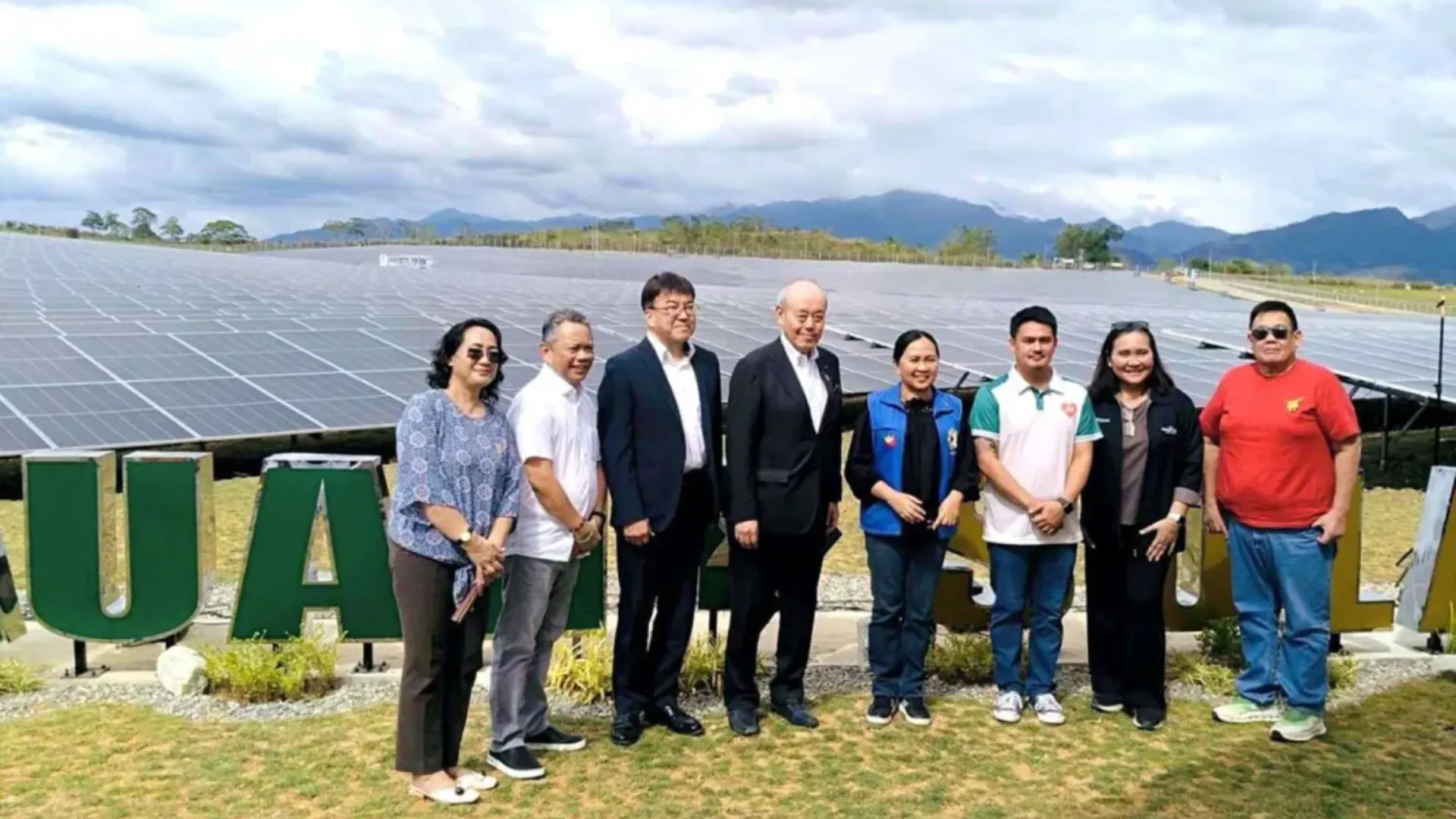(L-R) ISU Cluster Executive Officer Dr. Jane G. Cabauatan, PGEC President & CEO F.G. Delfin, Jr., KIC Managing Director Takeshi Iida, Taisei Corp. Exec. Vice President Jiro Taniyama, DOE REMB Director Marissa P. Cerezo, San Pablo Mayor Anjo Miro III, PGEC VP Maria Victoria M. Olivar, and San Pablo Vice Mayor Jojo Miro, Jr.